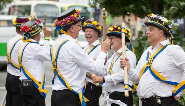 38010000_2067655340150902_4428241935081144320_n