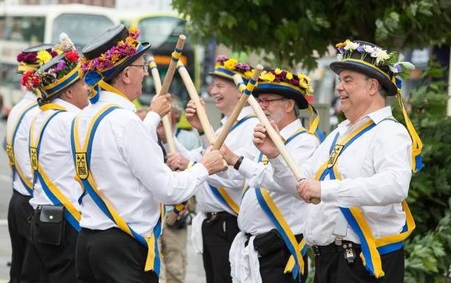 38072309_2067656943484075_213357547015372800_n