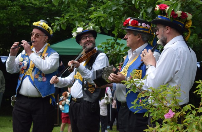 9c6c9237-7d30-48f5-85e7-b48b3ea81063